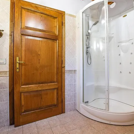 Amazing In Lu With Wifi Holiday home Camaiore
